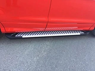 Бокові пороги Line (2 шт., Алюміній) З чорним листям на дверях для Ford Kuga/Escape 2013-2019 рр