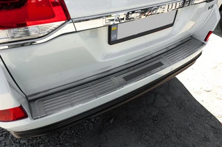 Накладка на задній бампер 2016-2021 (нерж) для Toyota Land Cruiser 200