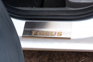 Накладки на пороги (Carmos, 4 шт, нерж.) для Ford Focus II 2008-2011 рр