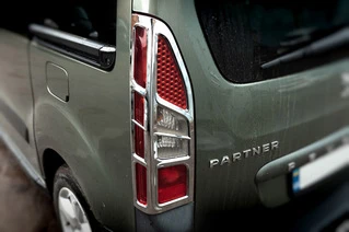 Накладка на стопи Кутові (2шт, пласт) для Peugeot Partner Tepee 2008-2018 рр