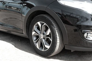 Накладки на арки (8 шт, чорні) HB &ndash; метал для Renault Megane III 2009-2016 рр