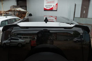 Спойлер (чорний) для Land Rover Defender 2019- рр