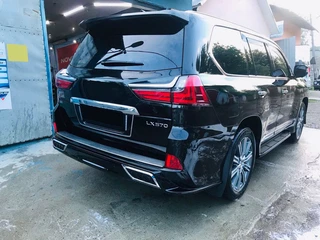 Вставка на задній бампер з хромом (2016-2025) для Lexus LX570/450d